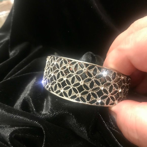 Vintage Silver Filigree Cuff Bracelet with Crystal - Picture 4 of 4